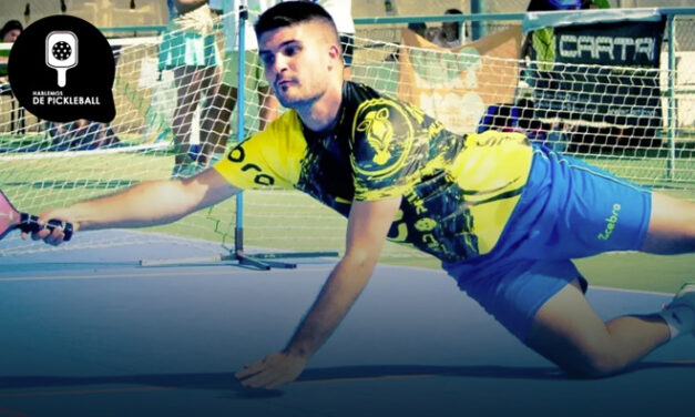 El maestro que pudo ser futbolista y brilla en el Pickleball