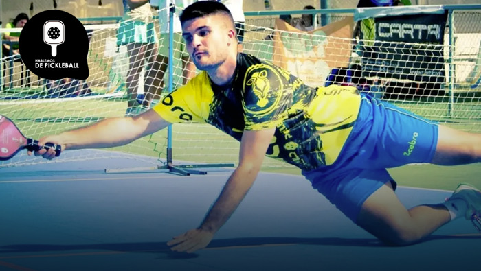 El maestro que pudo ser futbolista y brilla en el Pickleball